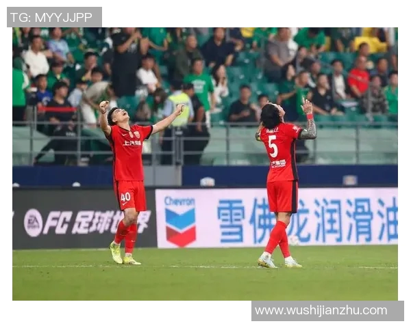 足球明星亲临中超赛场助威球迷热情高涨引发热议