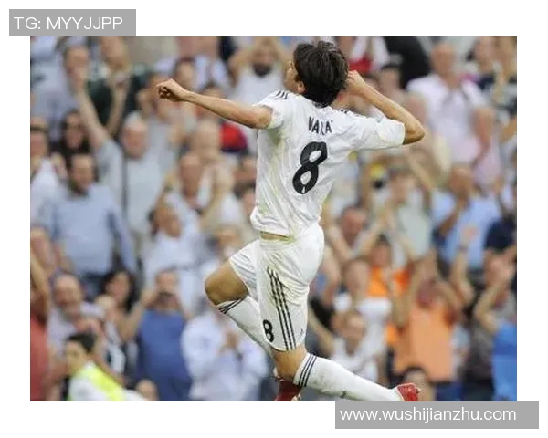 足球明星卡卡背影展现独特魅力与坚定信念的瞬间回顾