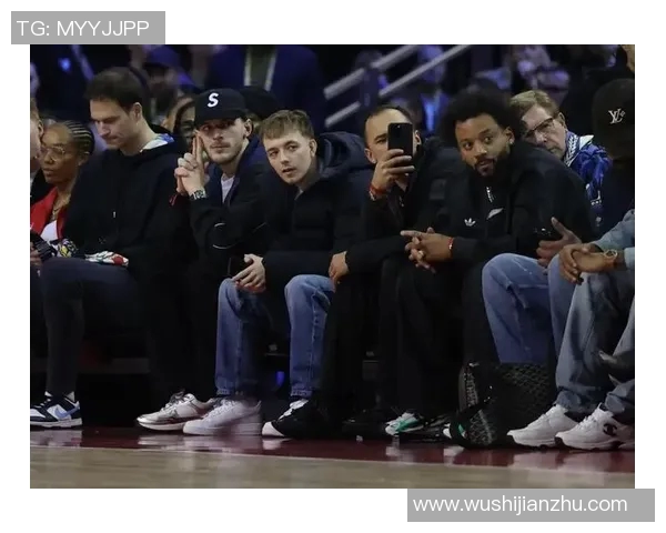当足球明星走进NBA观众席球场之外的精彩瞬间与互动故事